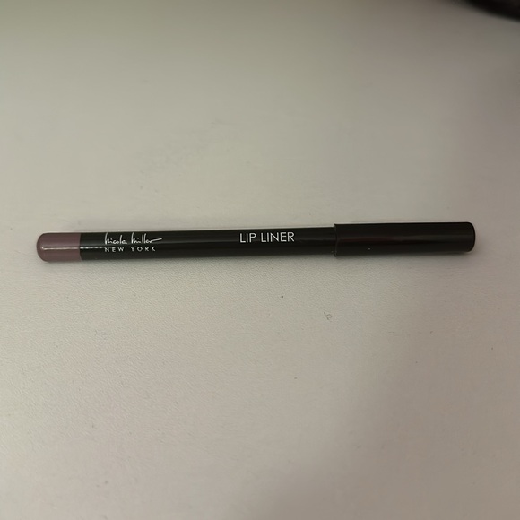 makeup - Picture 8 of 8